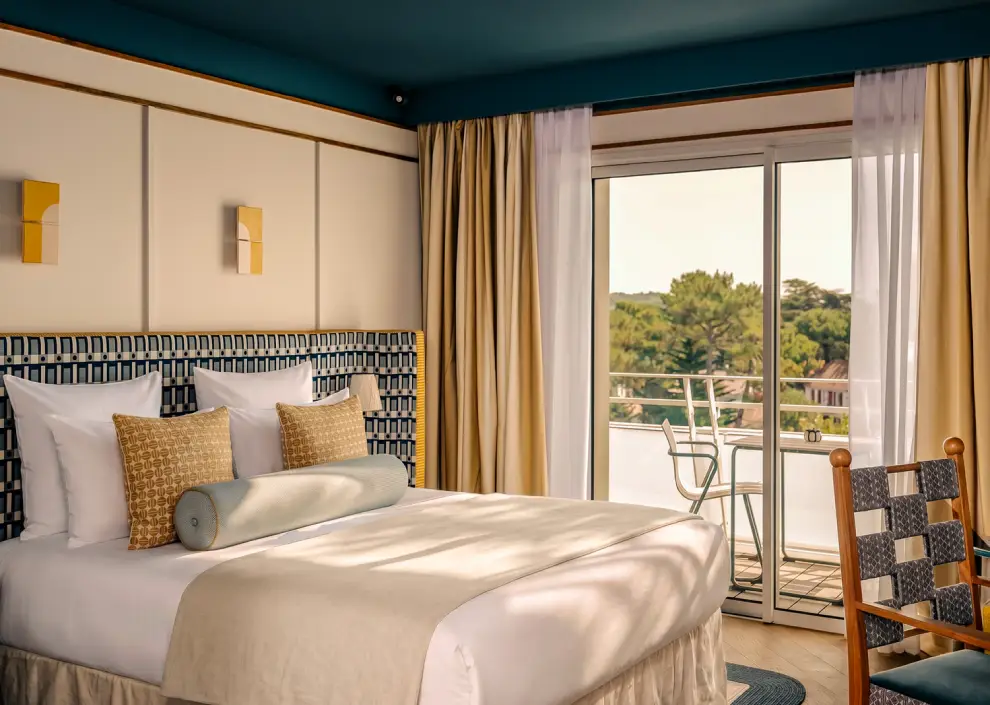 A bohemian vibe at Les Cimes Bleues: textiles featuring ikat patterns and natural dyes to enhance the comfort of your seaside hotel rooms and suites, as well as your spa hotel.
