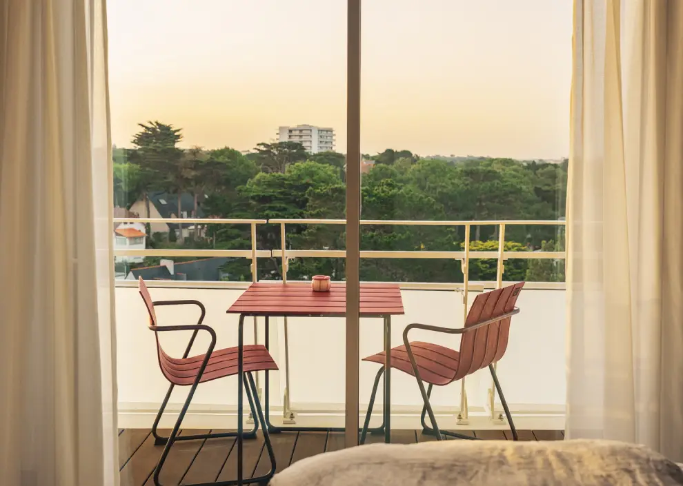 A bohemian vibe at Les Cimes Bleues: textiles featuring ikat patterns and natural dyes to enhance the comfort of your seaside hotel rooms and suites, as well as your spa hotel.