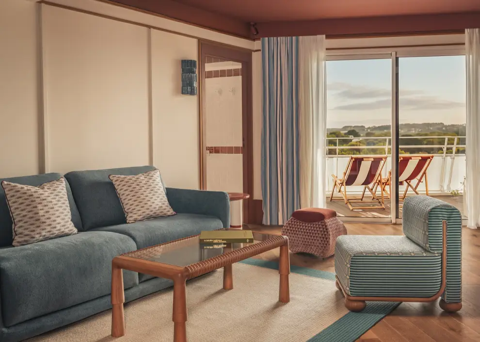 A bohemian vibe at Les Cimes Bleues: textiles featuring ikat patterns and natural dyes to enhance the comfort of your seaside hotel rooms and suites, as well as your spa hotel.