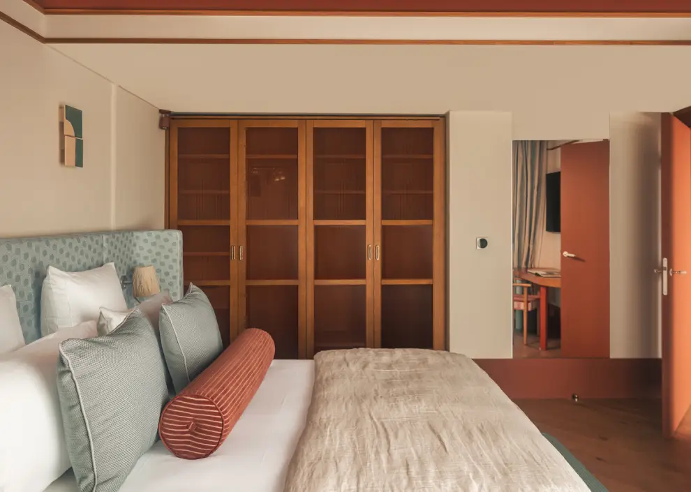 A bohemian vibe at Les Cimes Bleues: textiles featuring ikat patterns and natural dyes to enhance the comfort of your seaside hotel rooms and suites, as well as your spa hotel.