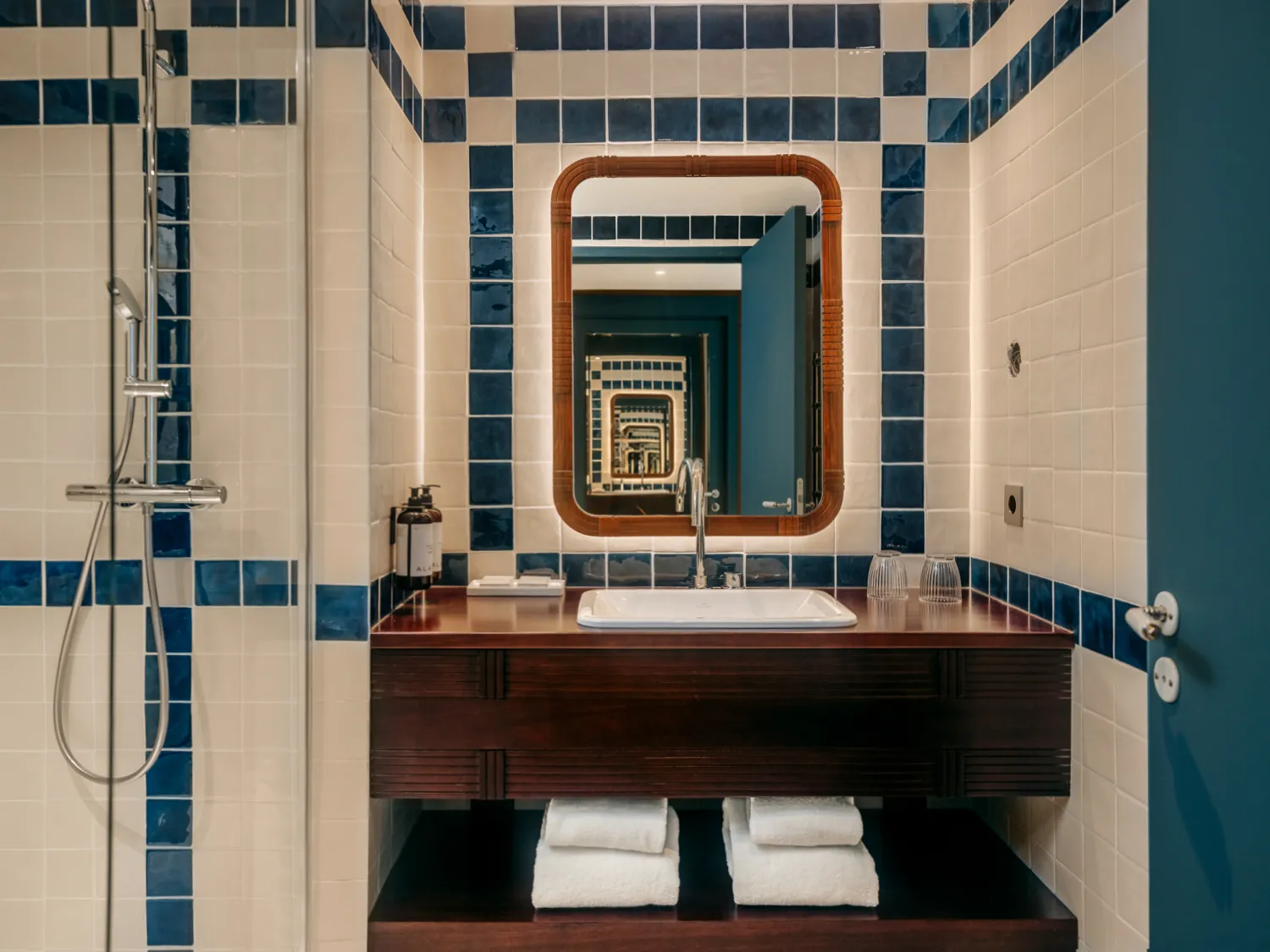 A bohemian vibe at Les Cimes Bleues: textiles featuring ikat patterns and natural dyes to enhance the comfort of your seaside hotel rooms and suites, as well as your spa hotel.