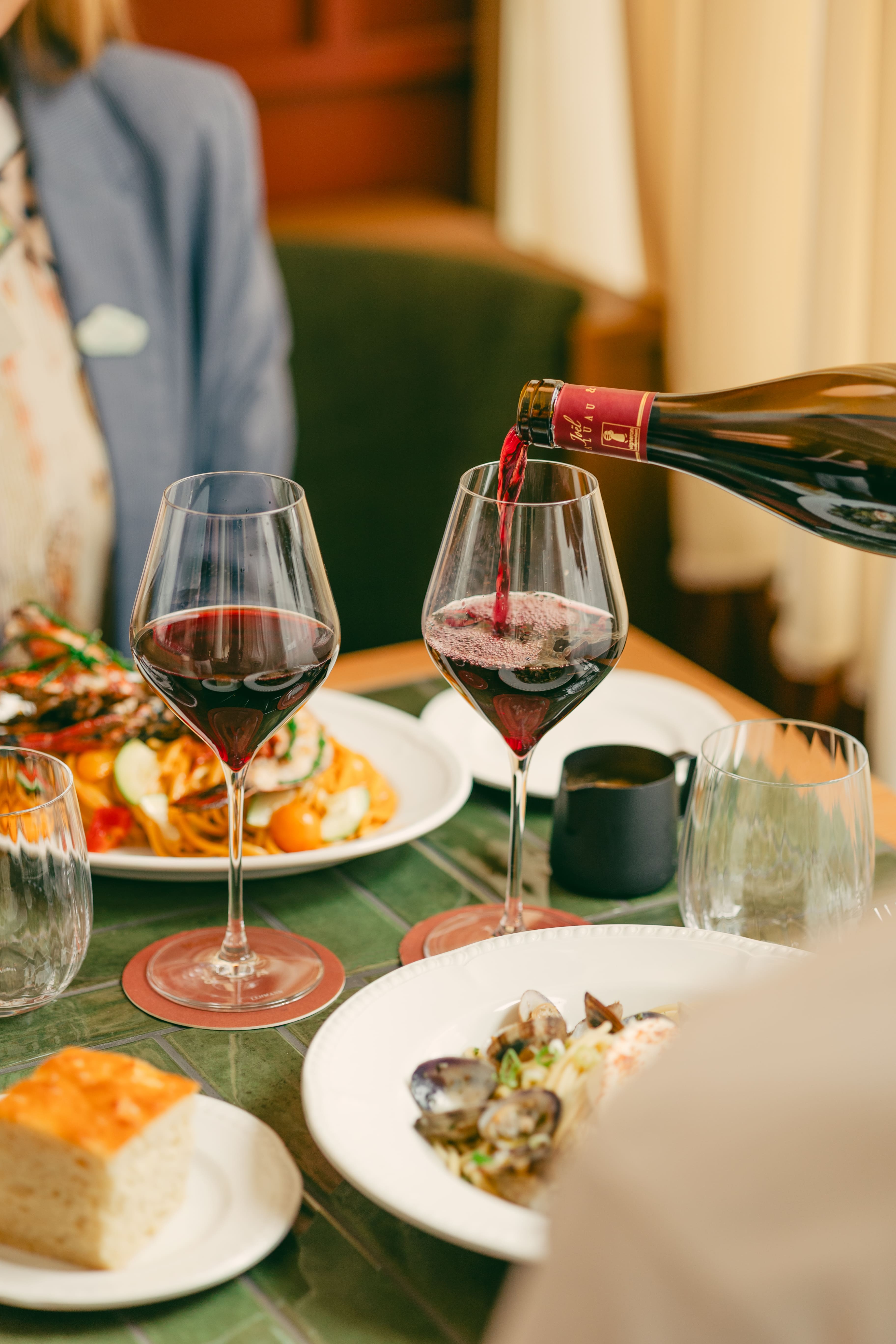 Table dressée pour un dîner italien au restaurant Scapa des Cimes Bleues à La Baule.