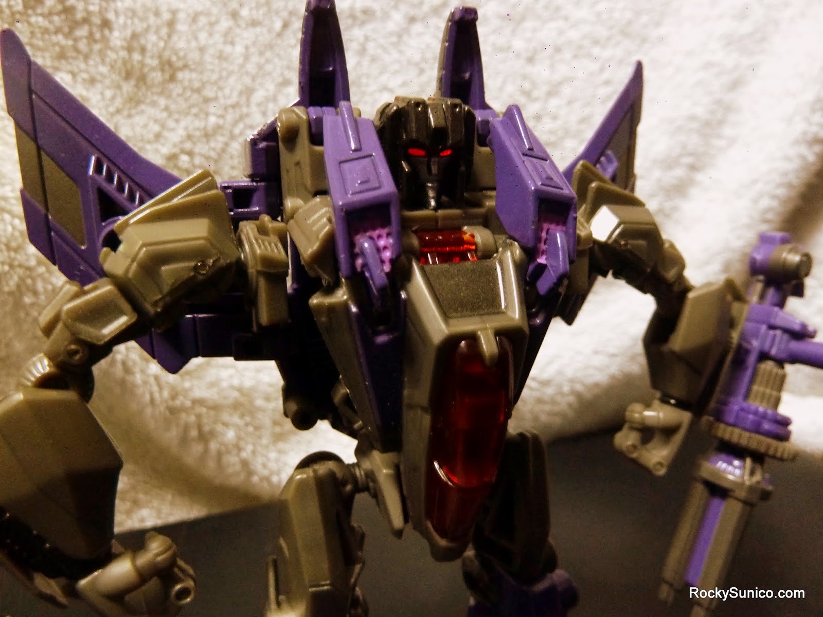 Image for the article: Takara Transformers Generations Fall of Cybertron Skywarp (TG-18) - Archive