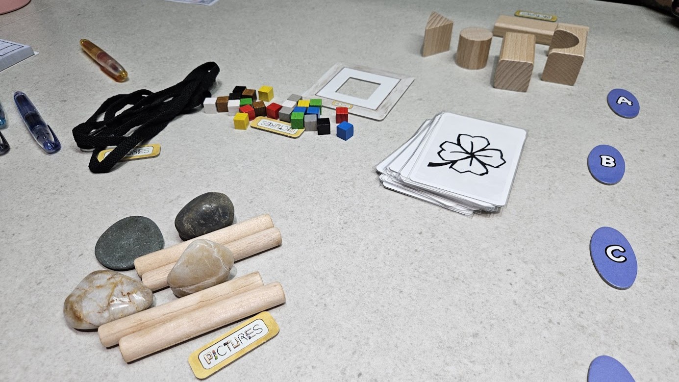 Gameplay photo of the board game Pictures featuring various components and board state.