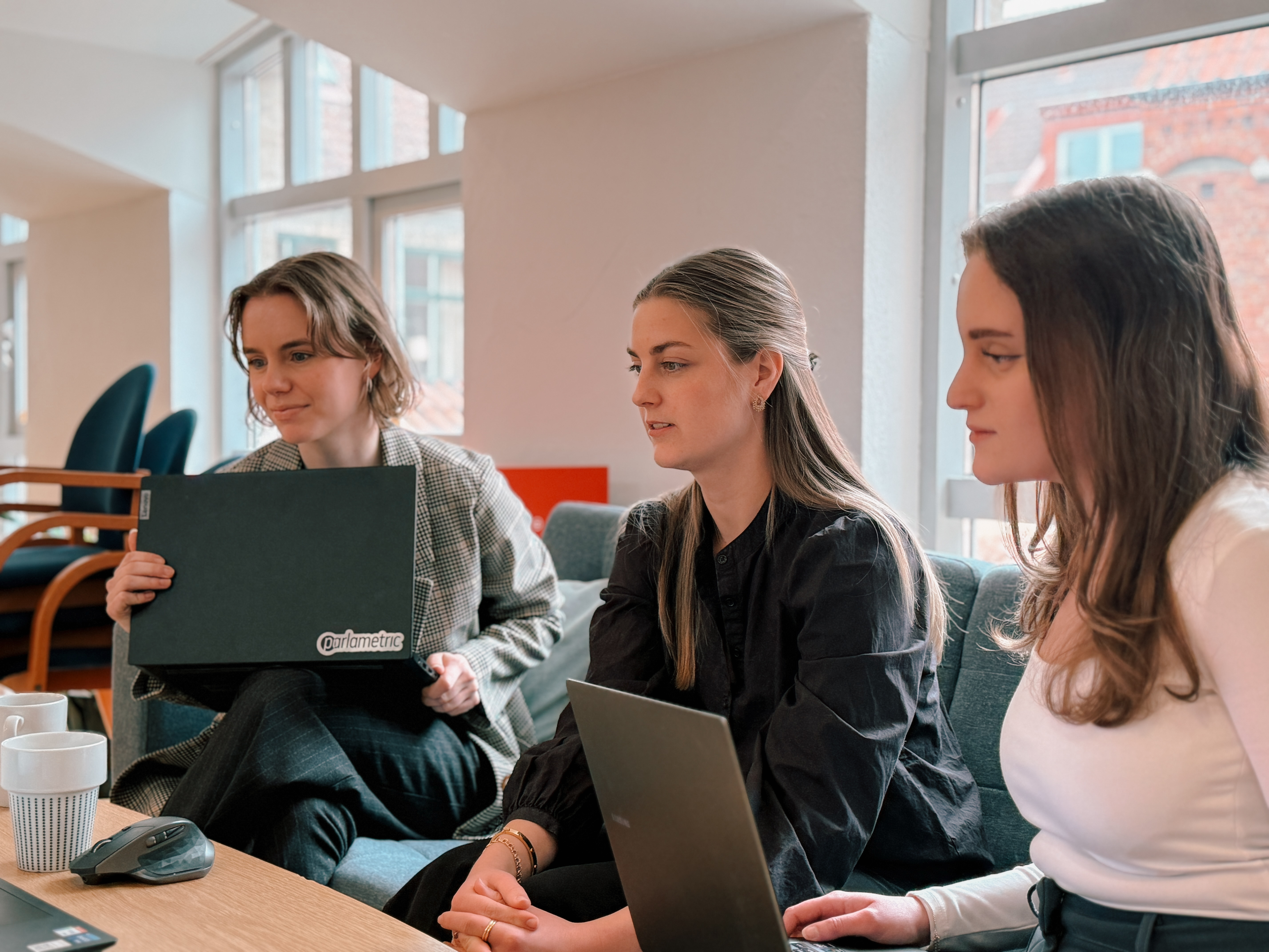 Parlametrics analysteam arbetar tillsammans med rapport