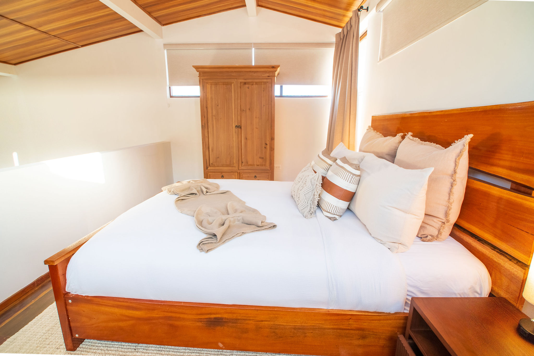 Modern Cakora Canal Front bedroom.