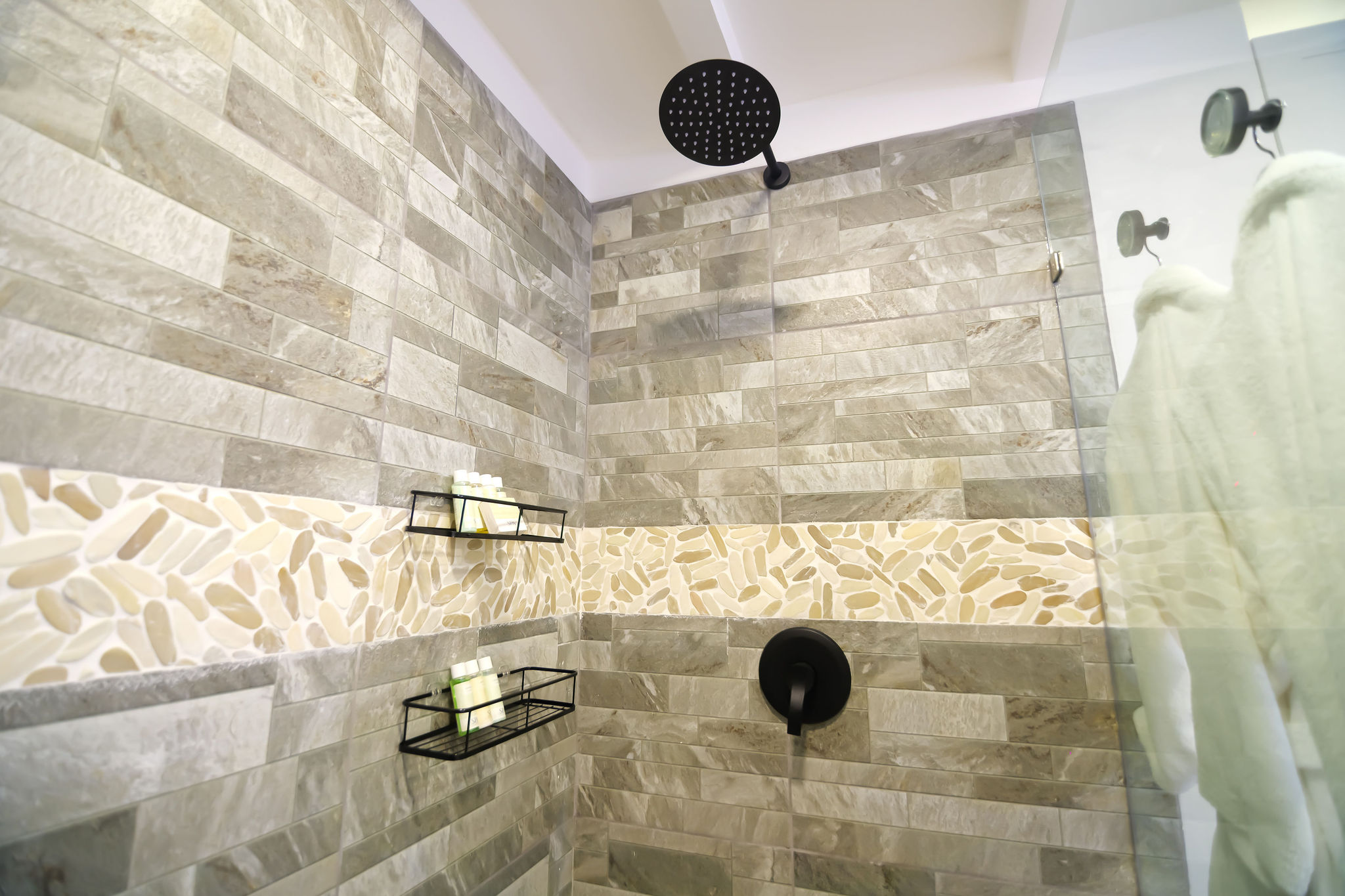 Modern Cakora Canal Front bathroom.