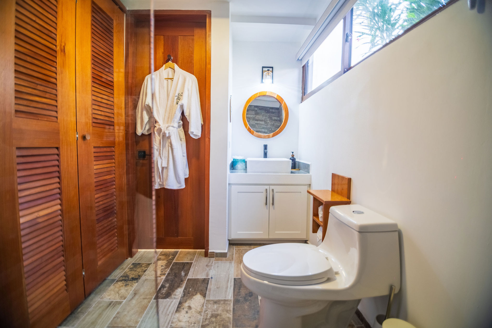 Modern Cakora Garden View bathroom