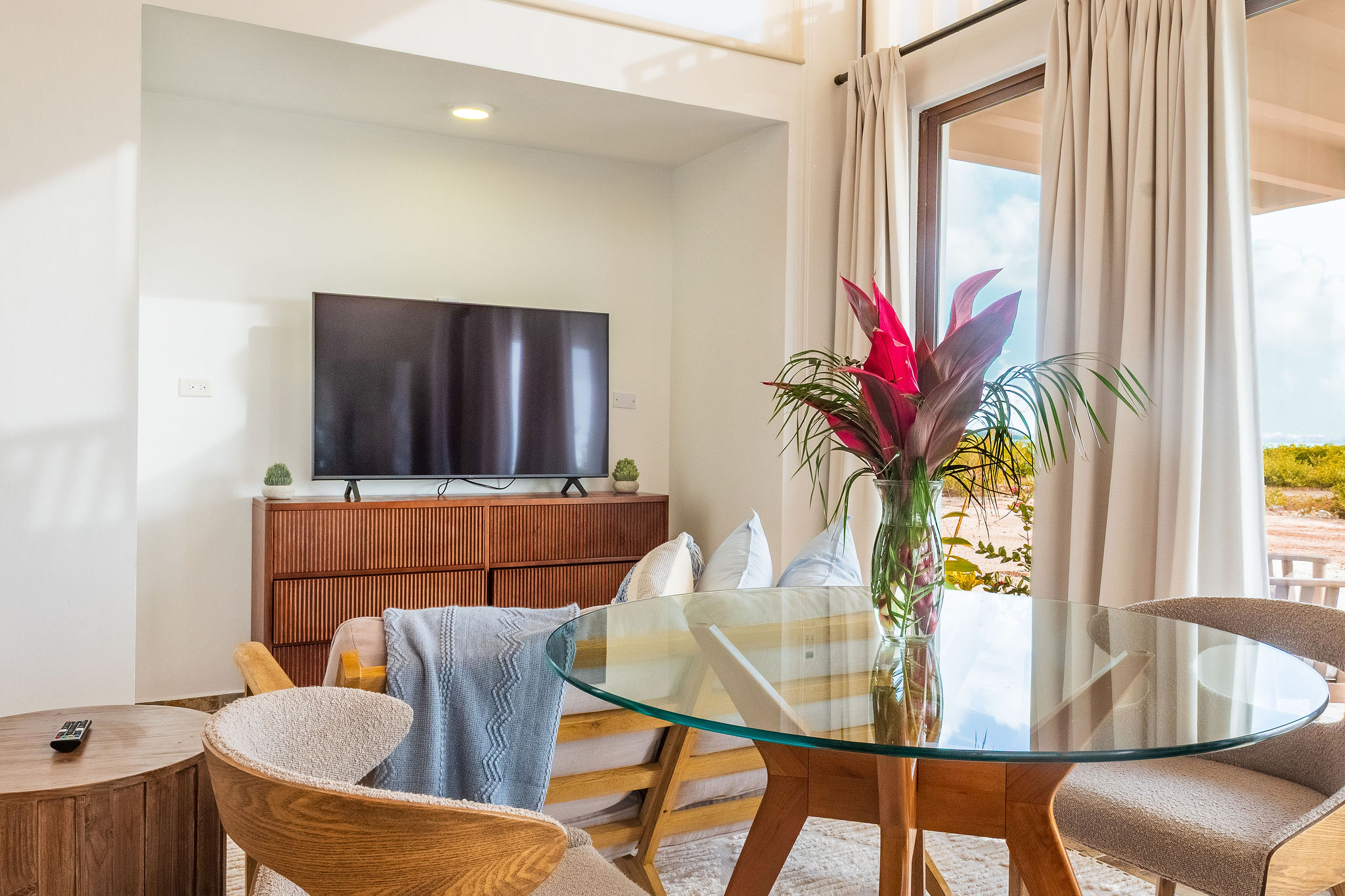 Modern Cakora Garden View living room.