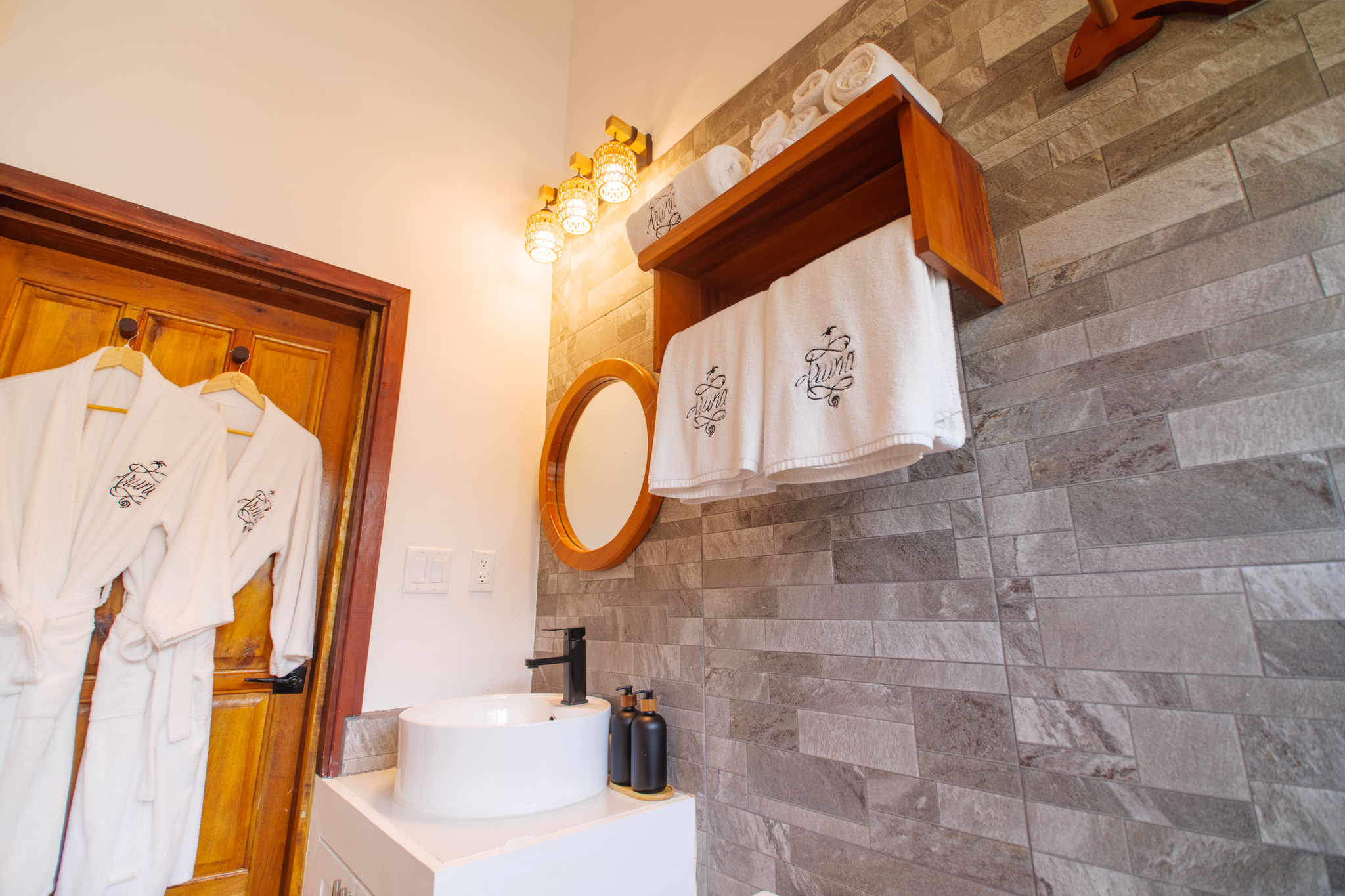 Itzamna Garden View Bathroom 2