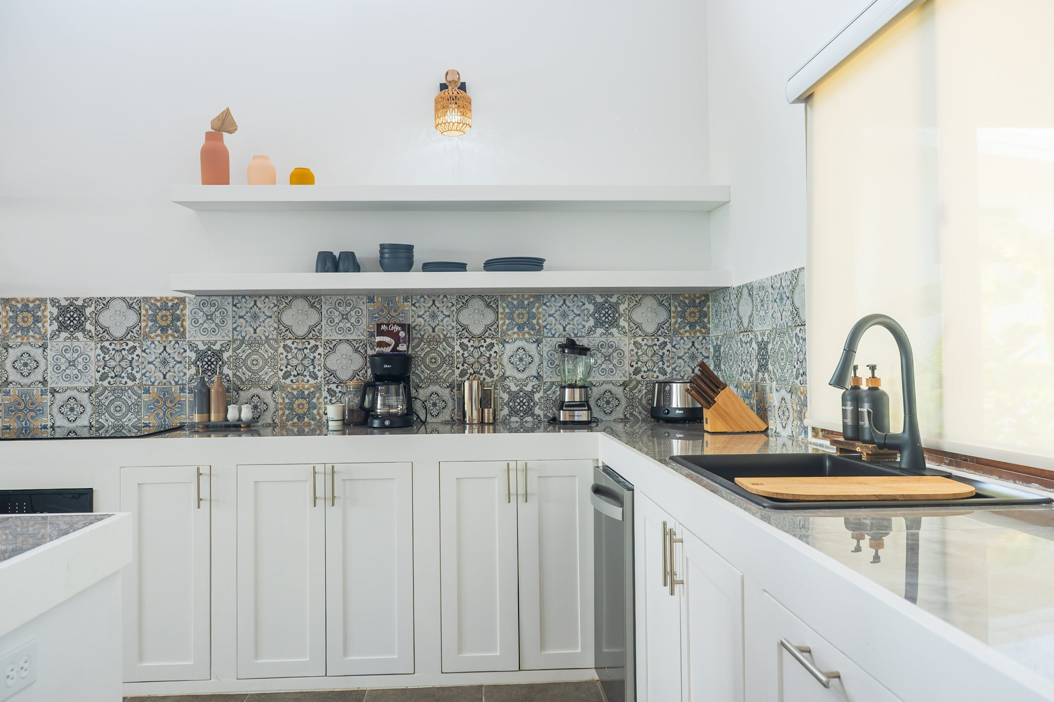Udara Canal Front - Kitchen