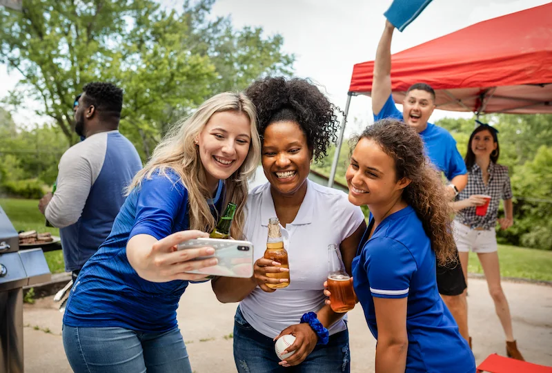 friends taking a selfie at a volunteering event