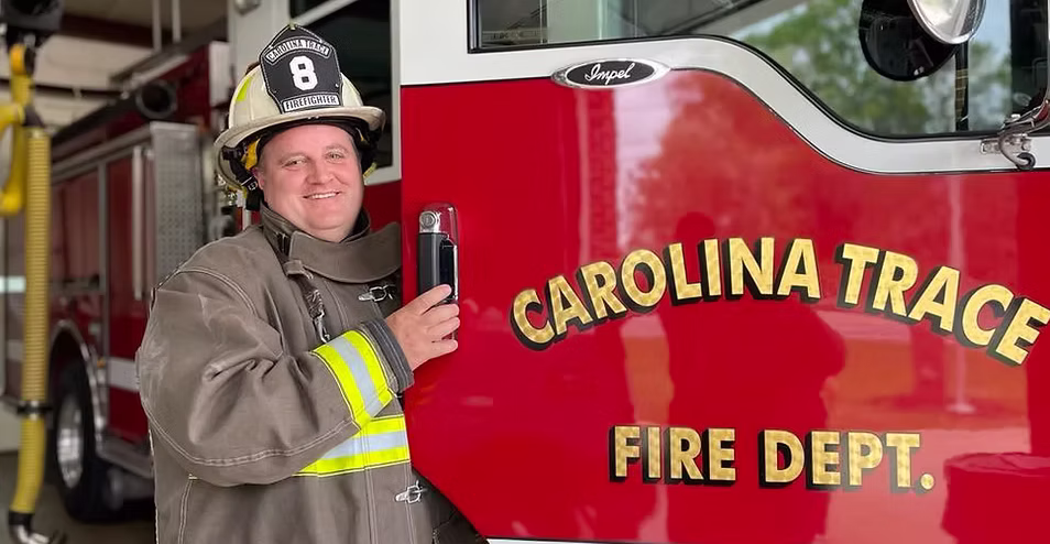 [interface] financial software interface on tablet in soft environment