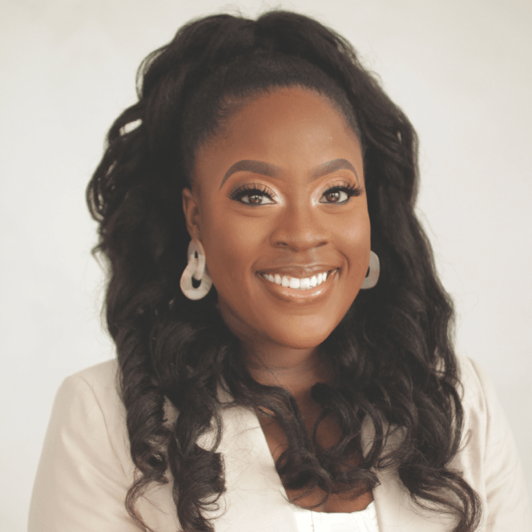 Caroline Dinnall, Publisher Guide at Indiegraf