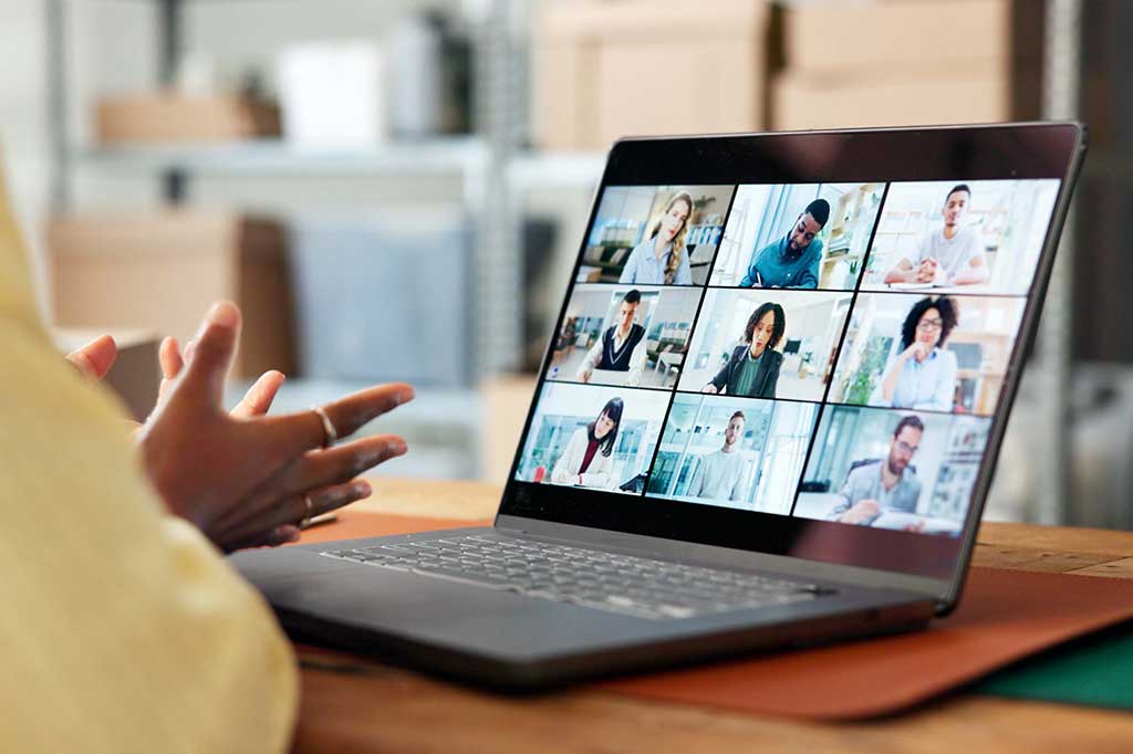 A laptop screen showing a virtual meeting with Indiegraf experts and independent news publishers.