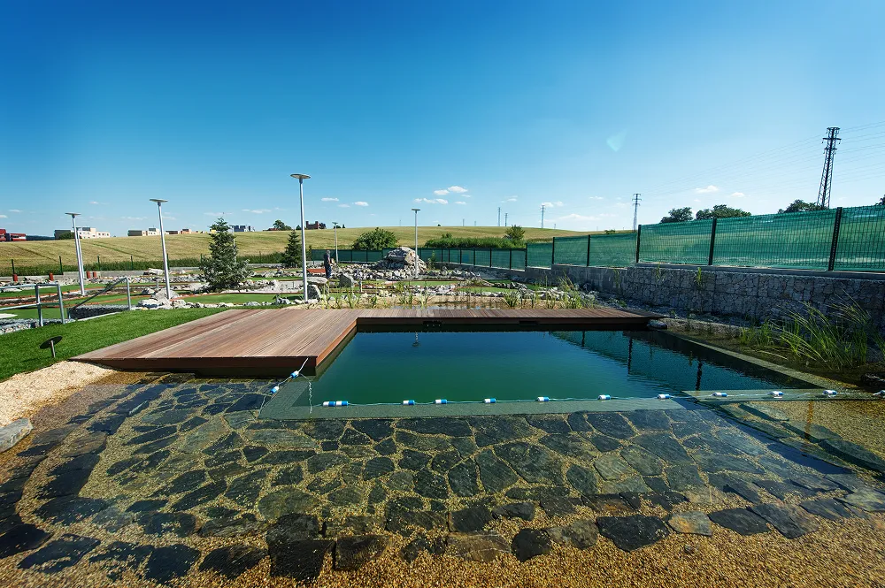 Rodinná zábava na minigolfu Beachwell Pelhřimov