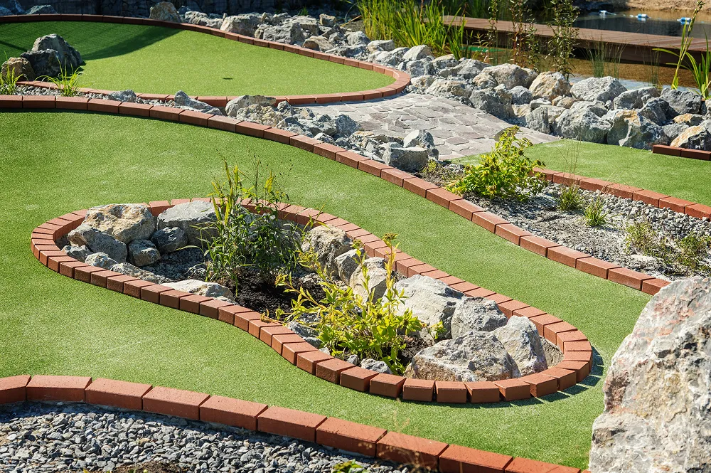 Profesionální umělá tráva na minigolfovém hřišti Beachwell