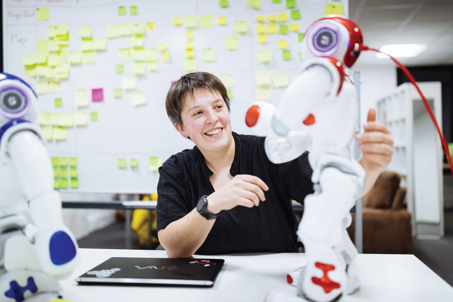 Amélie Cordier faisant de la robotique