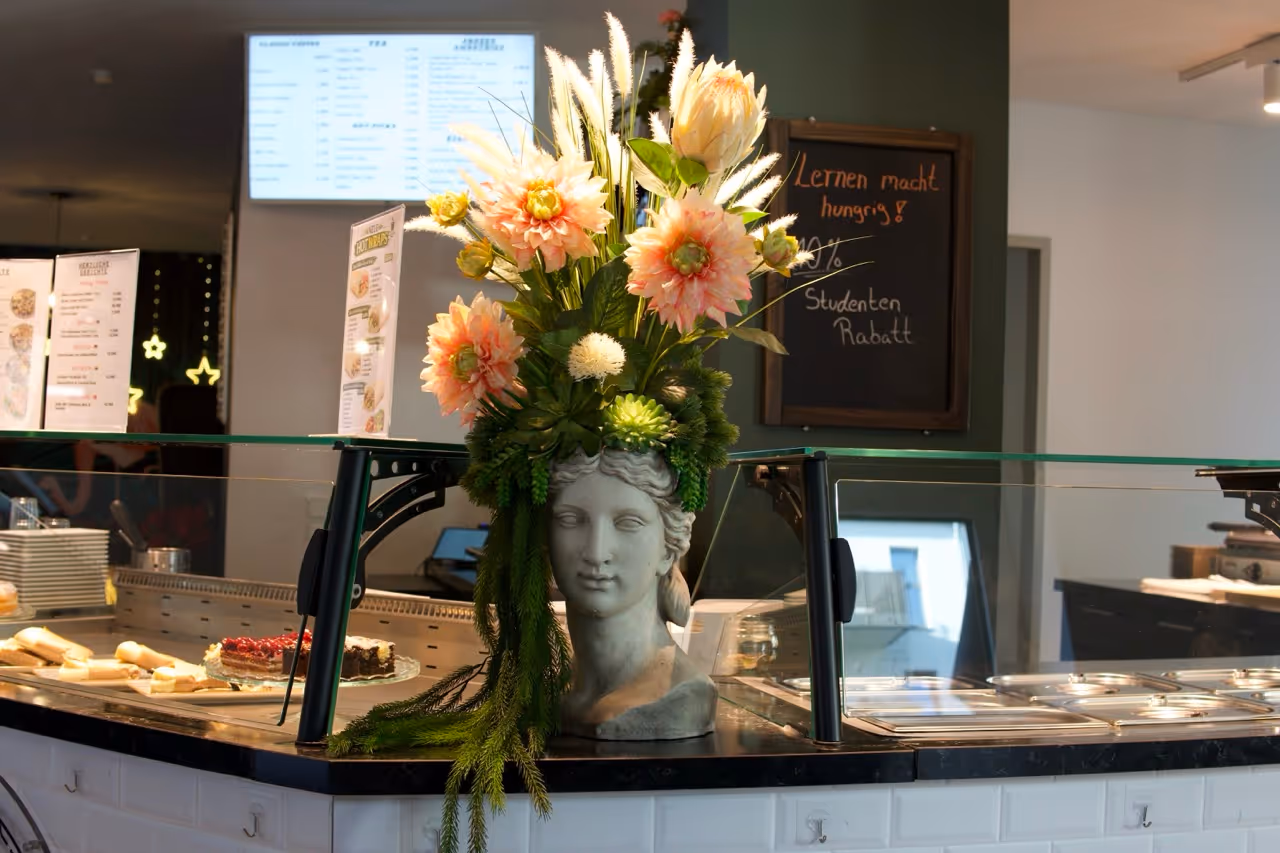 Gemütliches MUG&MUSE Café mit gesunden Bowls, Smoothies, Porridge und vieles mehr 