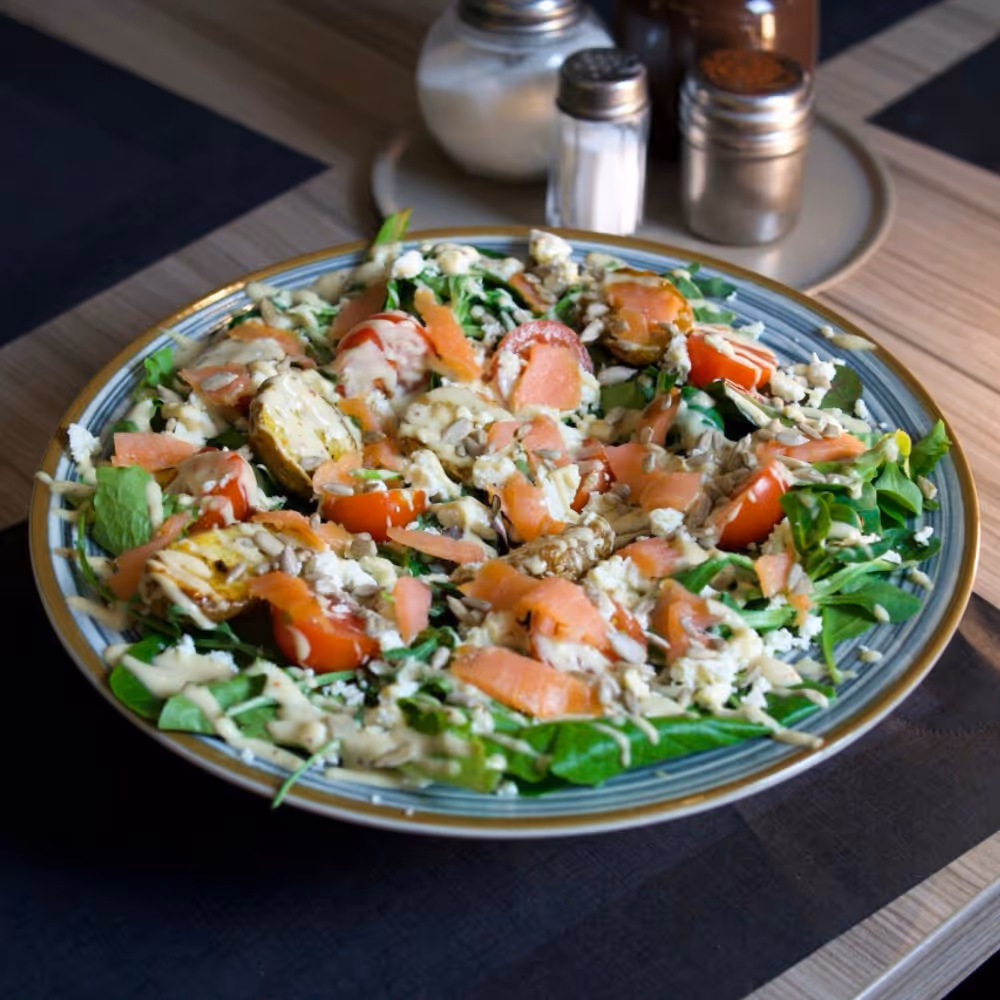 Leckerer Lachs Salat im Café MUG&MUSE