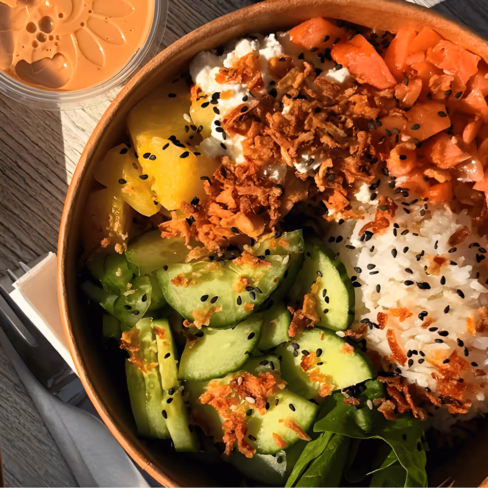 Gesunde Bowl für den vollen Geschmack mit Gurke bei Restaurant MUG&MUSE in Hamburg 