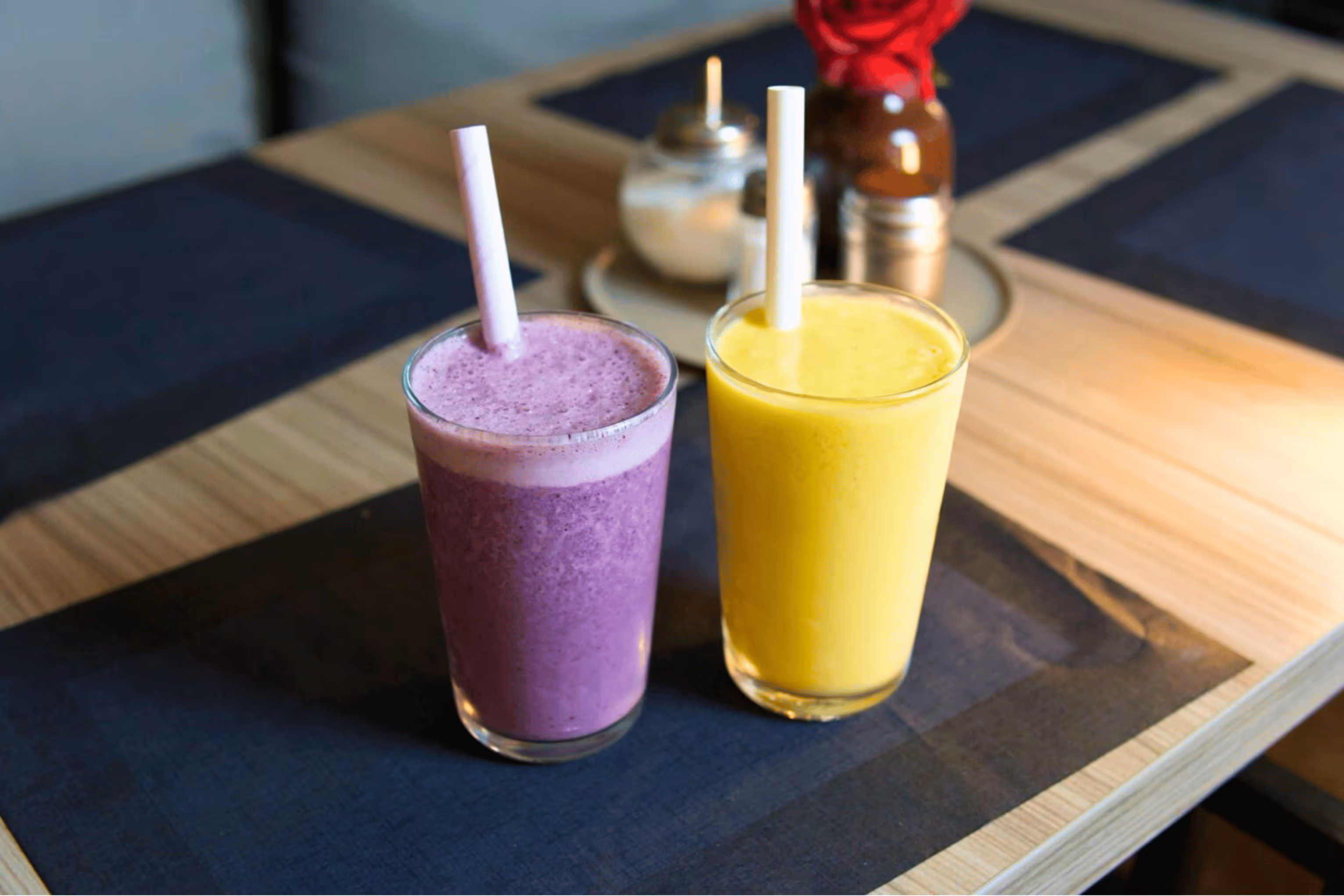 Mug & Muse lila und gelber Smoothie aus Hamburg