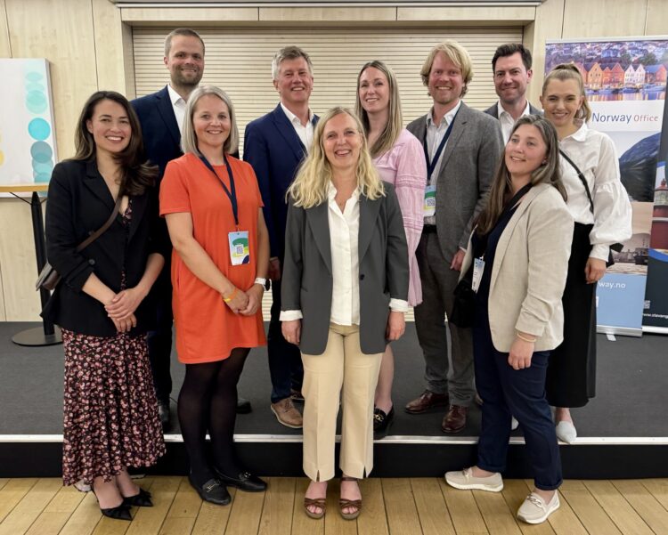 b.v. Håvard Tvedte, Kristoffer Hammer, Lene Kristin Hansen, Kyrre Aas, Kristoffer Moldekleivf.v. Helene Tråsavik, Kjersti Skjervheim, Jane Junger, Charlotte Gannefors Krafft