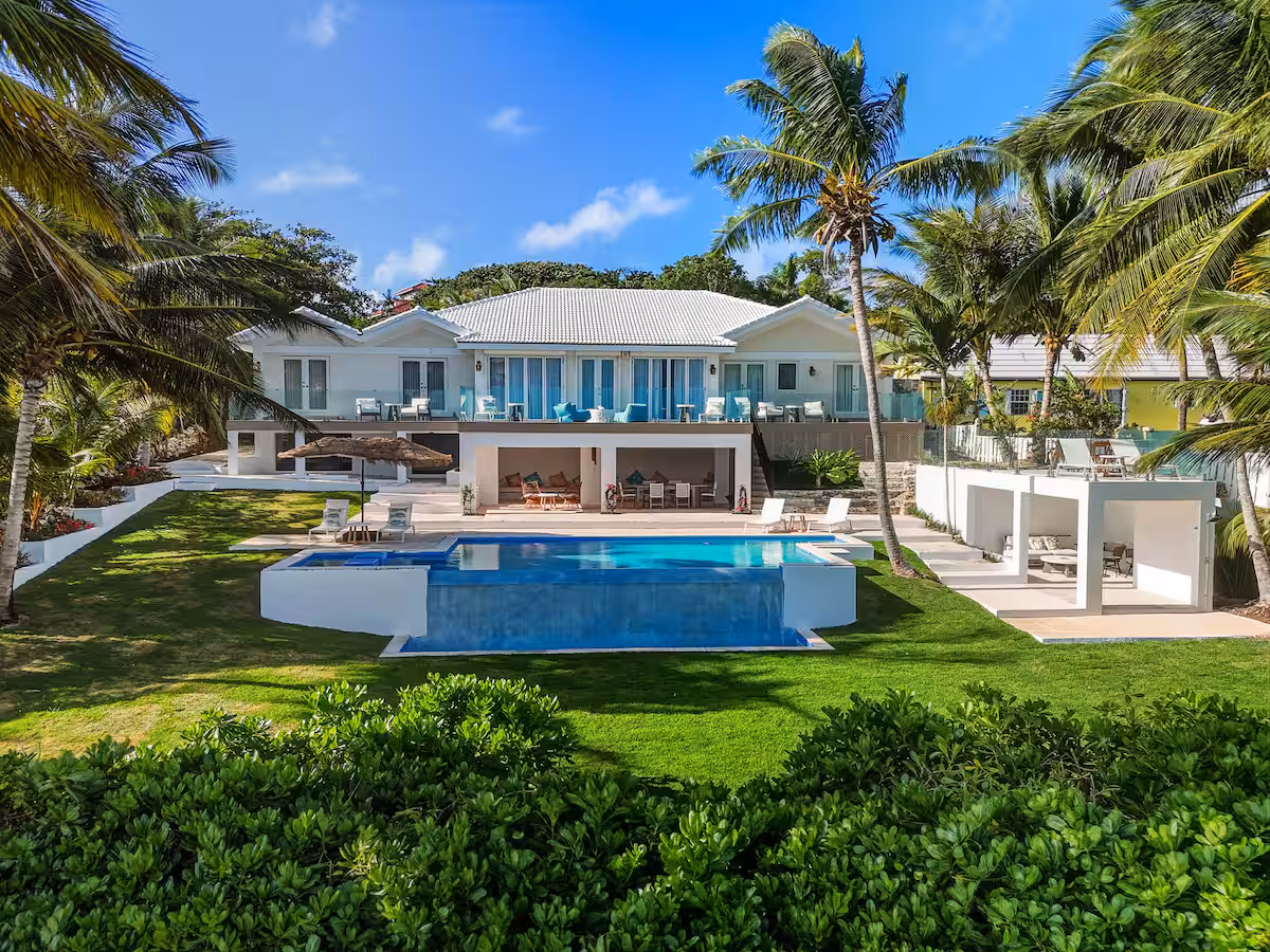 Ocean Palms Nassau beachfront location on Eastern Road