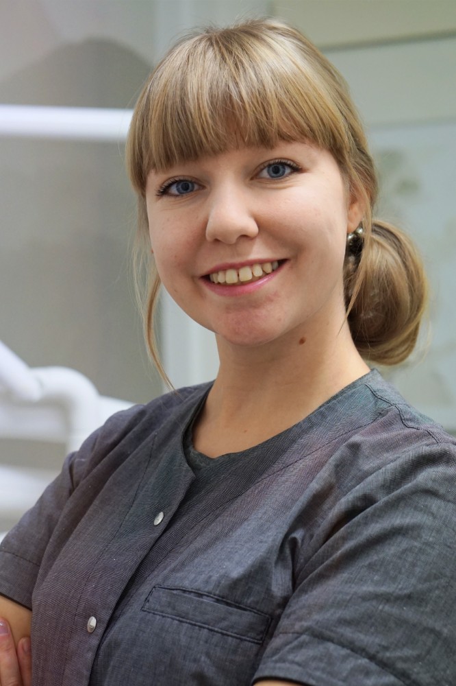 Erikoishammasteknikko Henna Malmberg