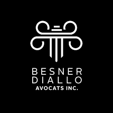 Logo stylisé blanc sur fond noir avec le texte Besner Diallo Avocats Inc.