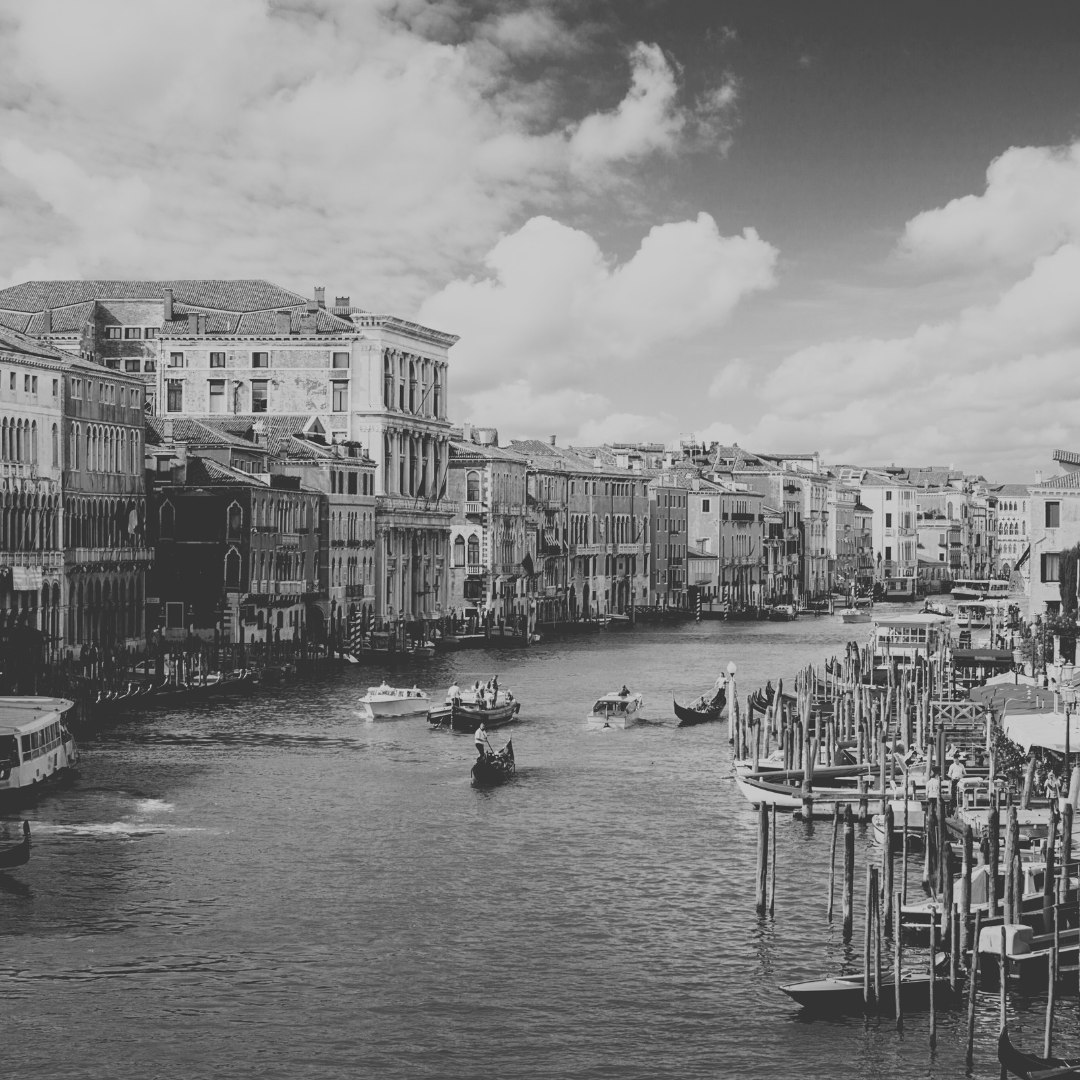 Skyline von Bern in schwarz-weiss