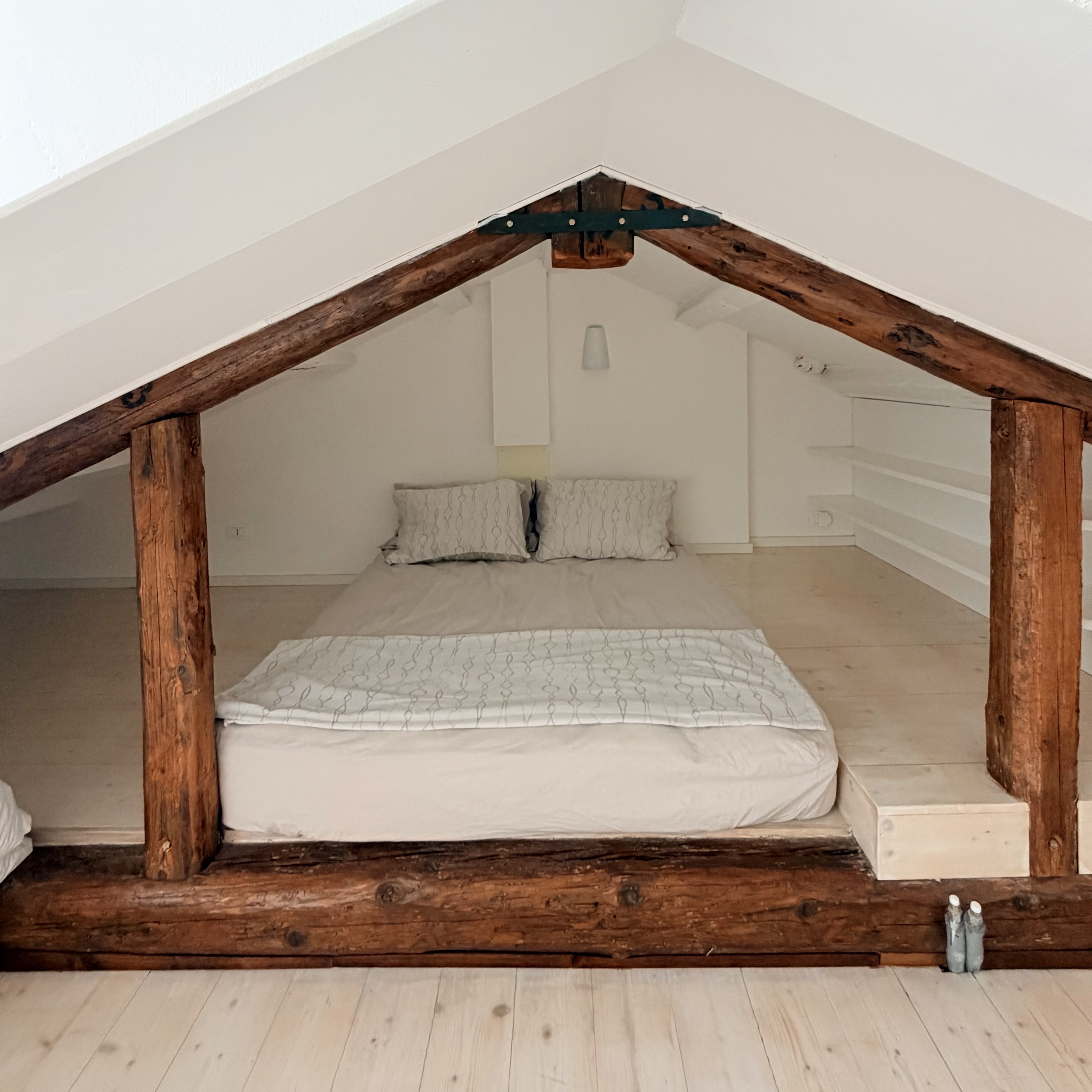 Schlafzimmer in Dachschräge