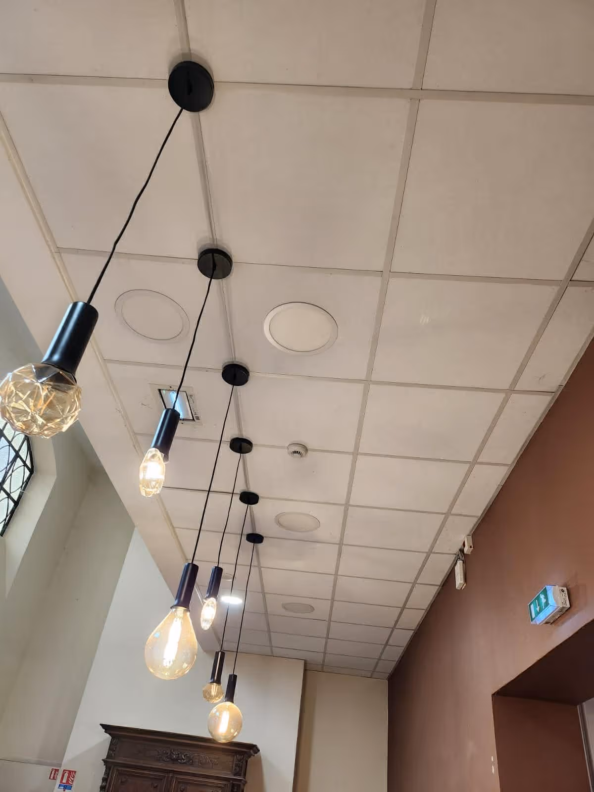 installation luminaire au plafond a Dardilly