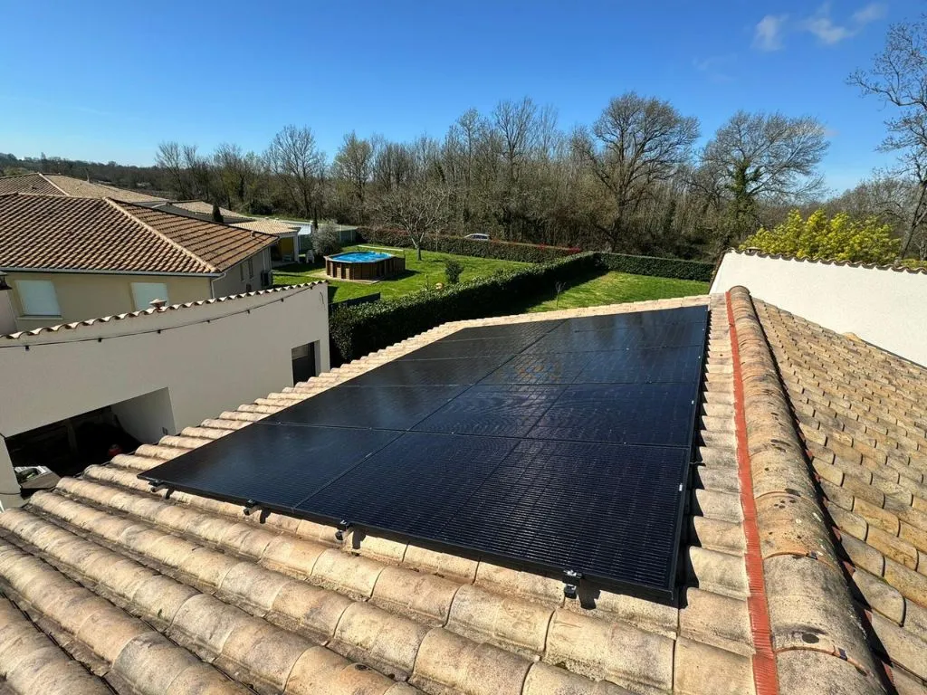 Toiture avec Panneaux Solaires