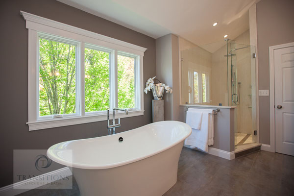 Bathroom design with freestanding tub