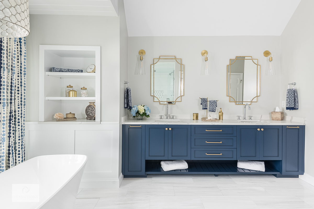 Detail of Calacatta Bettogli marble countertop with brass faucets
