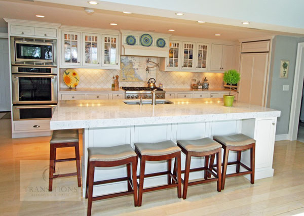Kitchen design with accent lighting