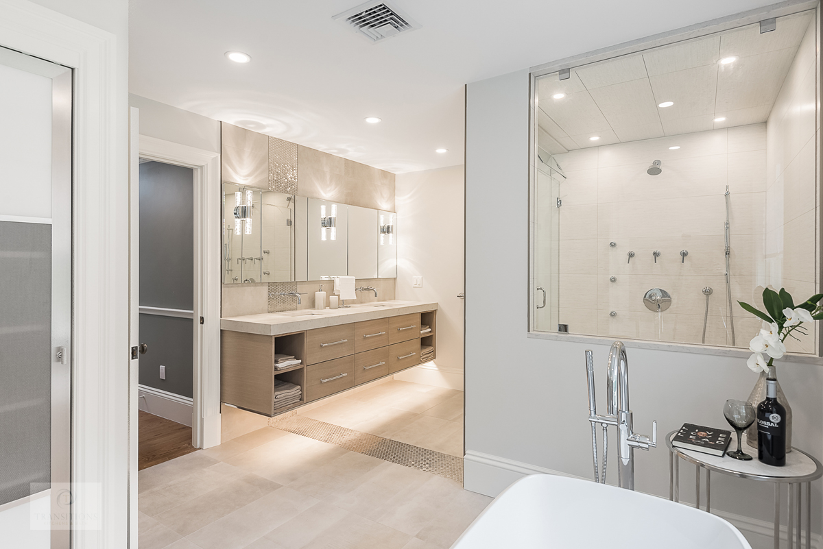 Bath design with border tile accent