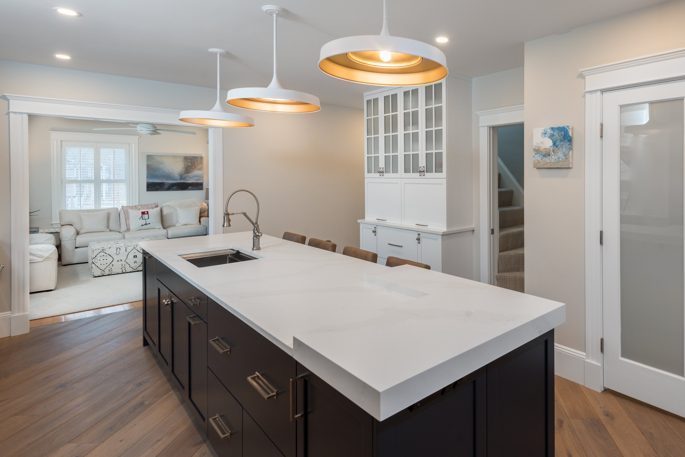  Inkwell-blue Mouser island with Silestone Calacatta Gold counter and undermount sink