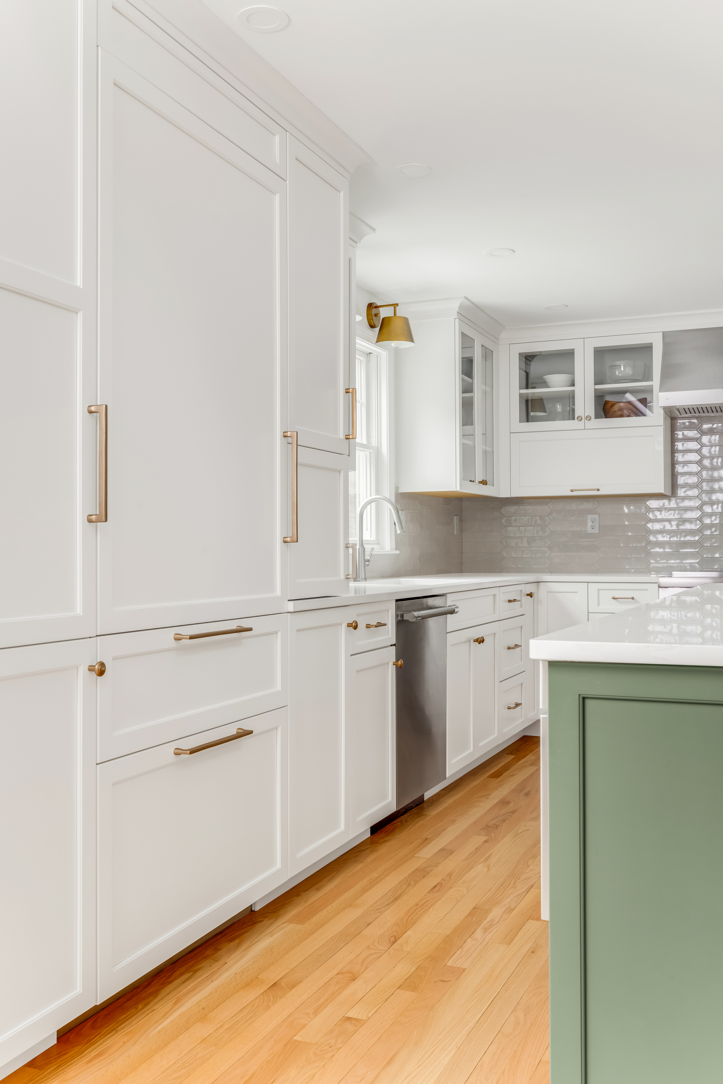 White Mouser perimeter cabinetry with paneled integrated refrigerator