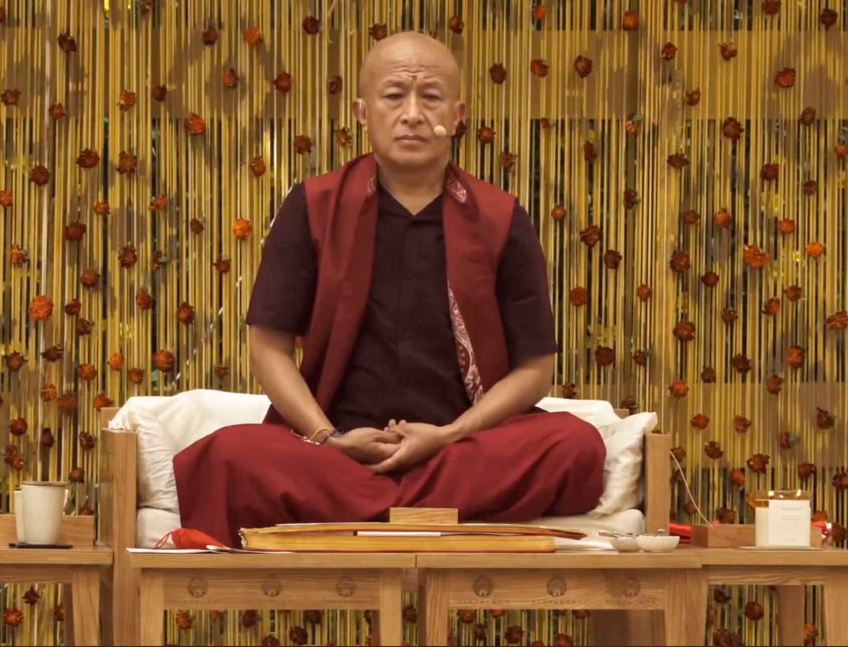 The Vimalakīrti Sūtra: Enlightenment in the Mud of Ordinary Life