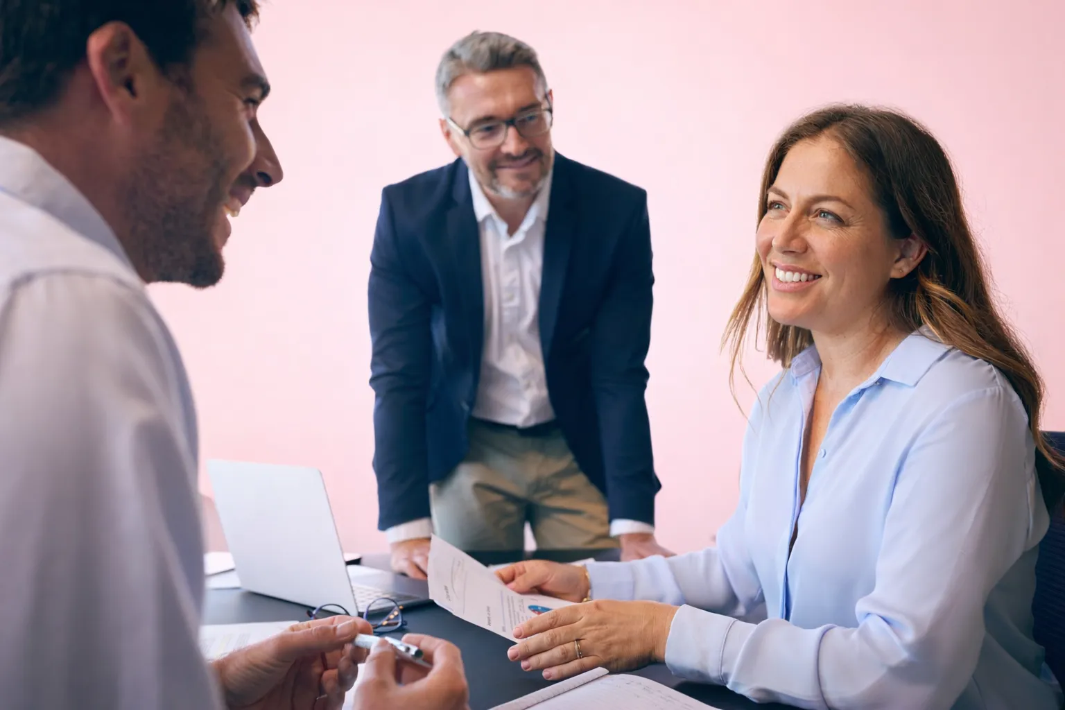 Founders in conversation with an investor at a table
