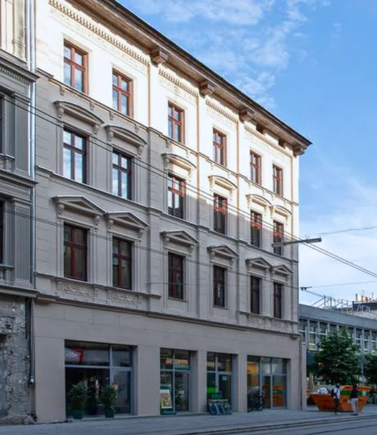 Odnowiona fasada kamienicy przy ul. Gwarnej 6 w Poznaniu