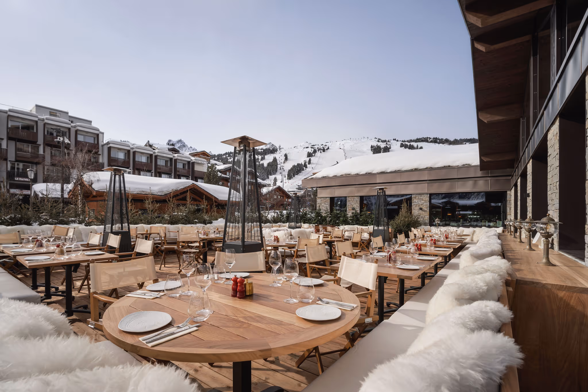 Outdoor terrace of the restaurant ChaCha, a member of the Annie Famose group, located in Courchevel 1850 facing the slopes.