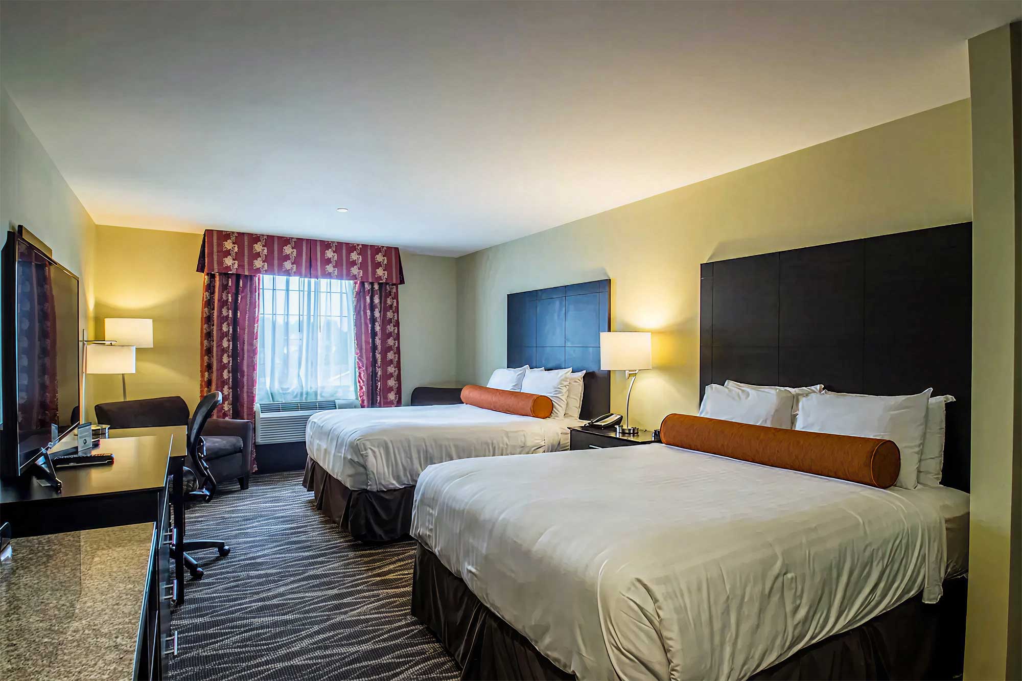 Twin queen sized guest room