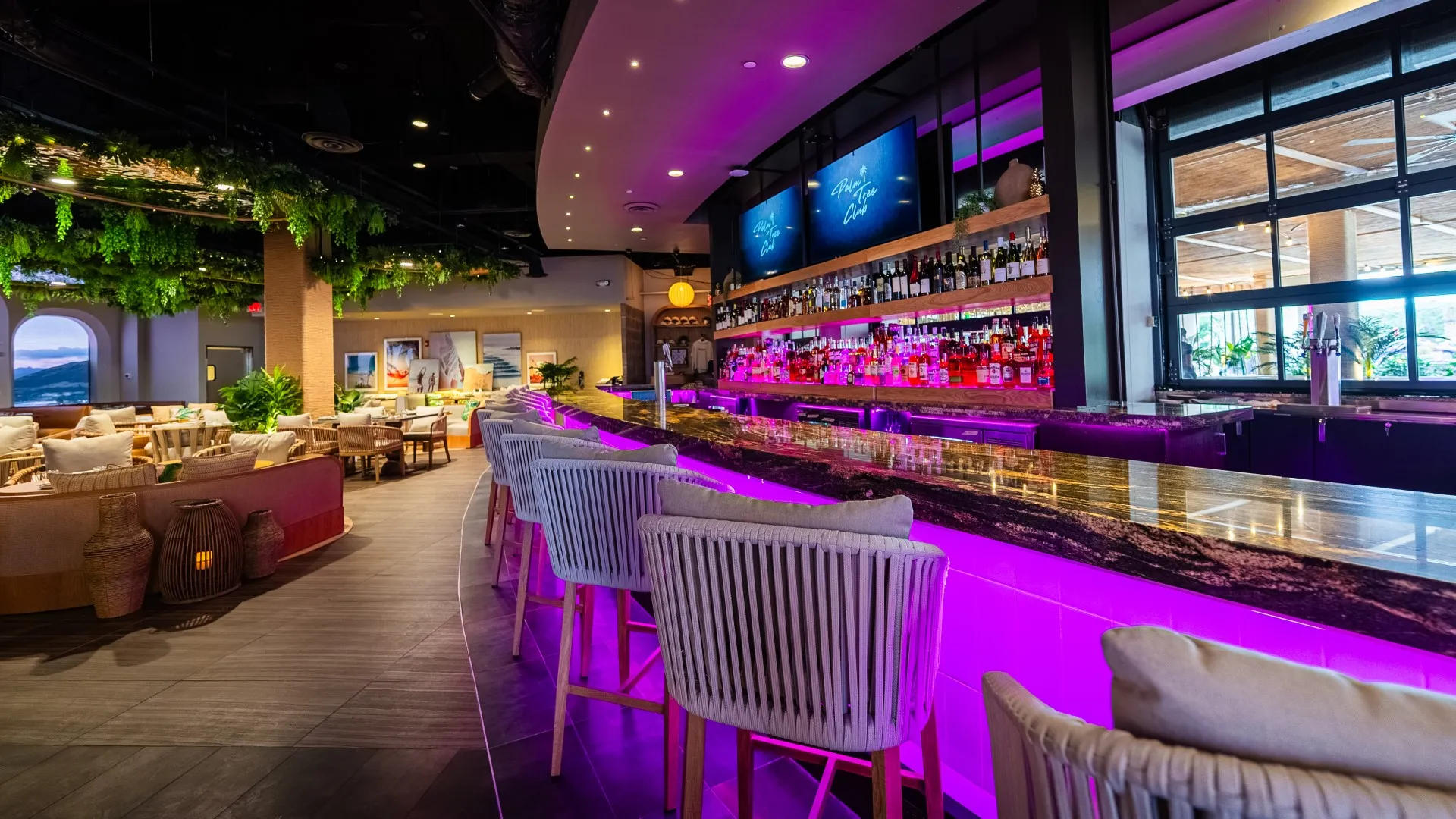 The bar and lounge at Palm Tree Club Restaurant at Pointe Orlando