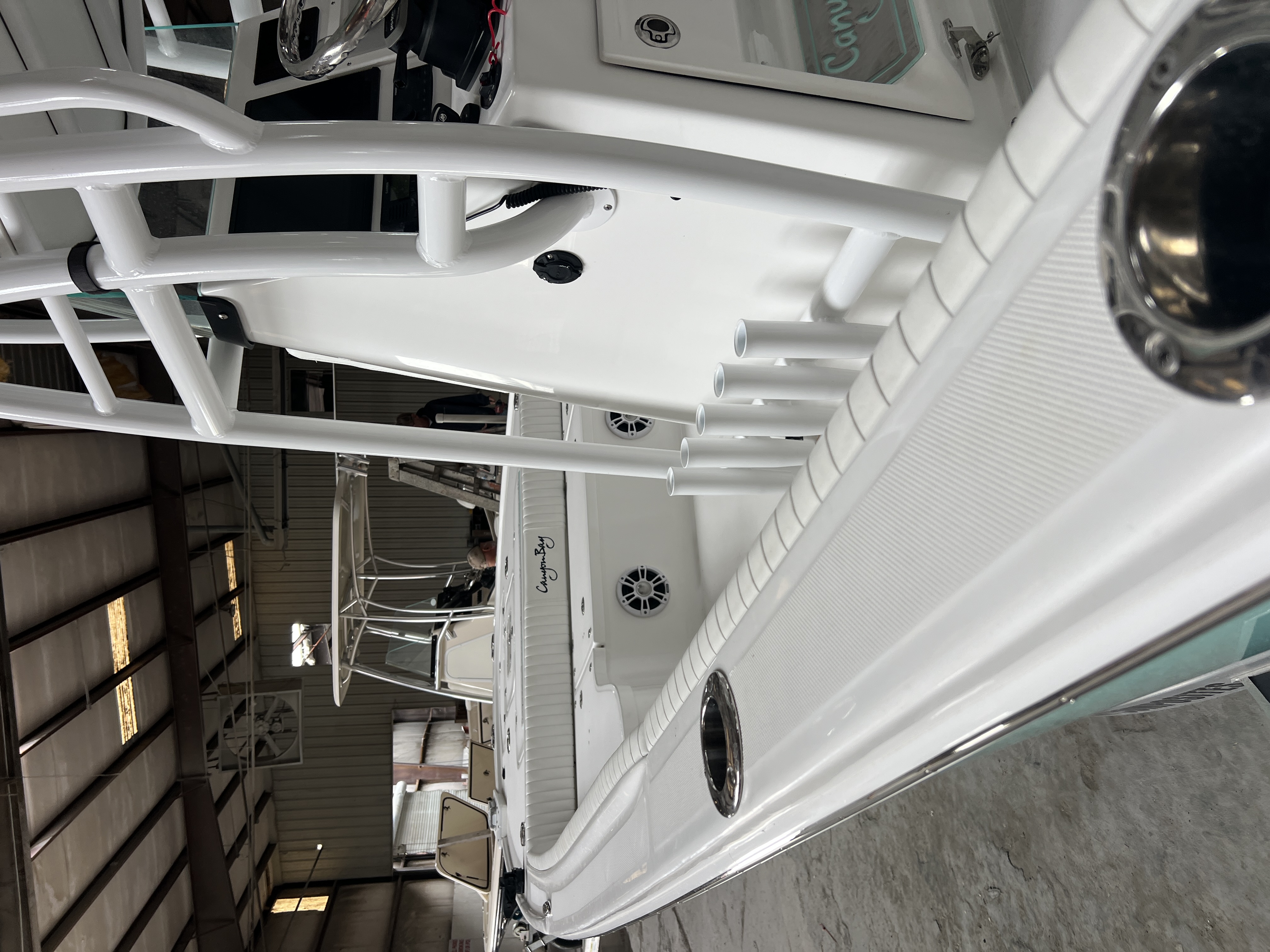 Canyon Bay 28H white bow T-top rod holders