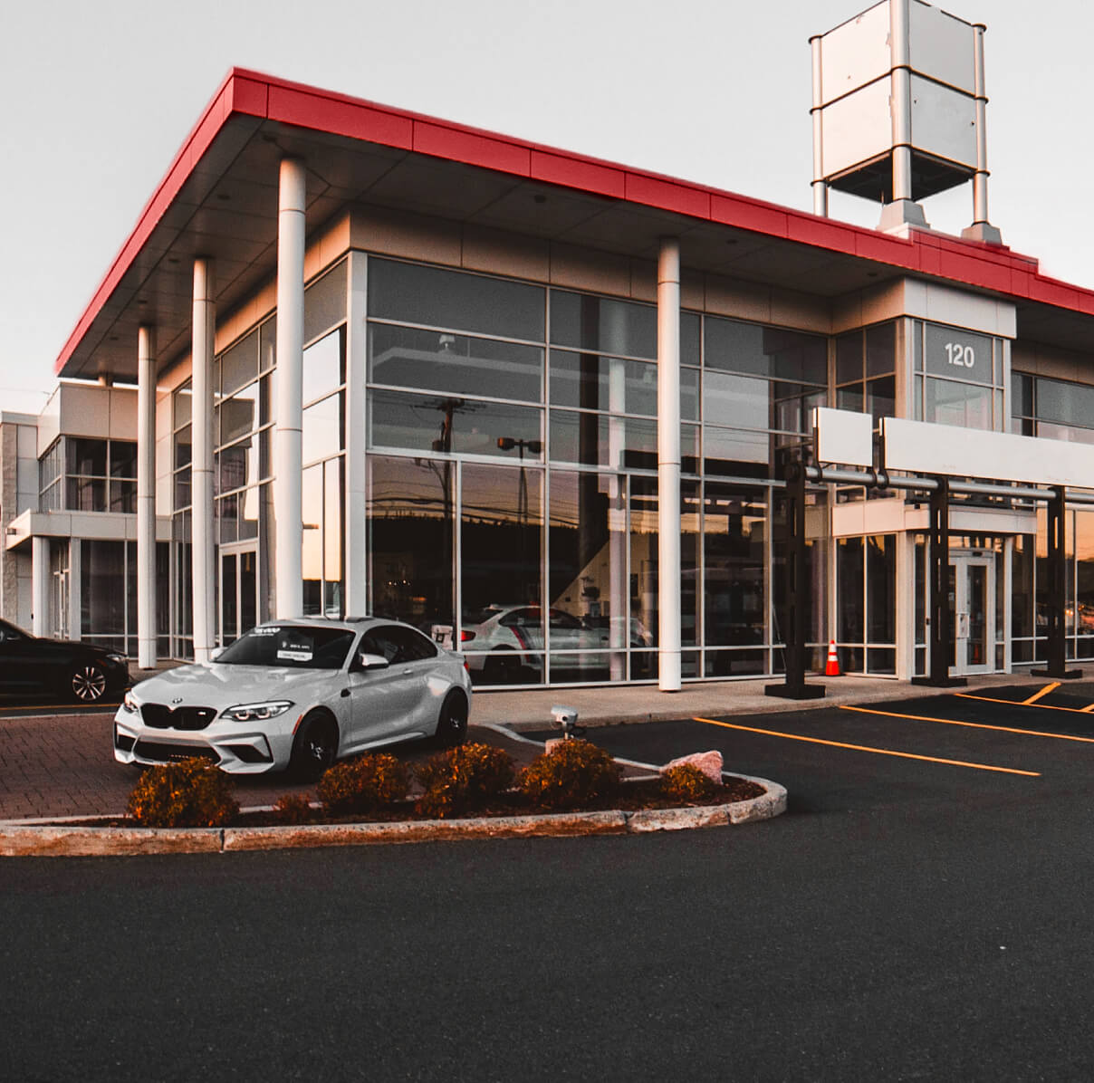 Woodland Hills - Autocar X Webflow Template