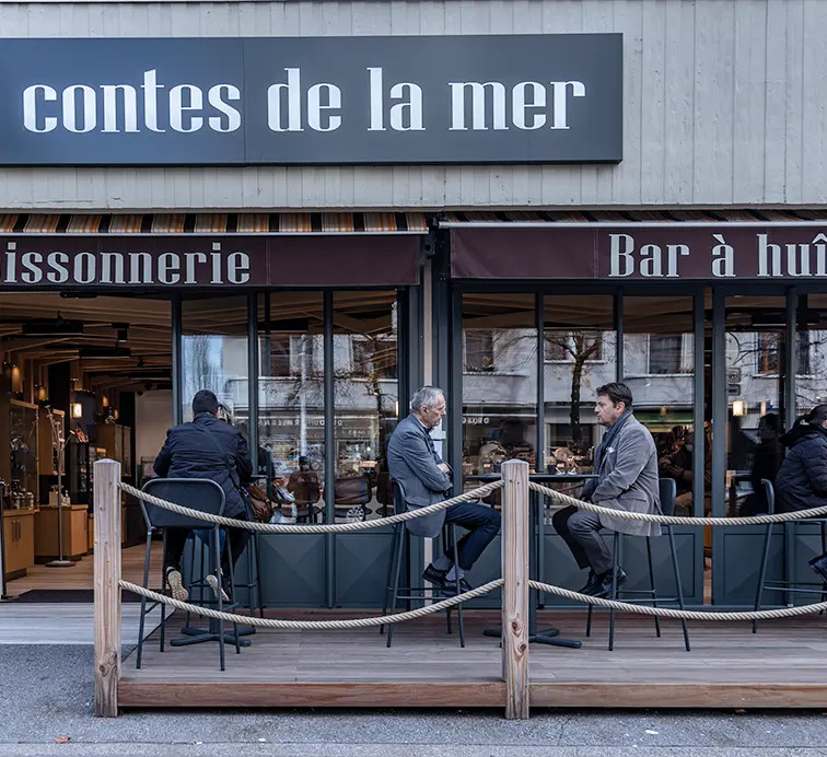 Terrasse du restaurant de poissons les contes de la mer à Annecy