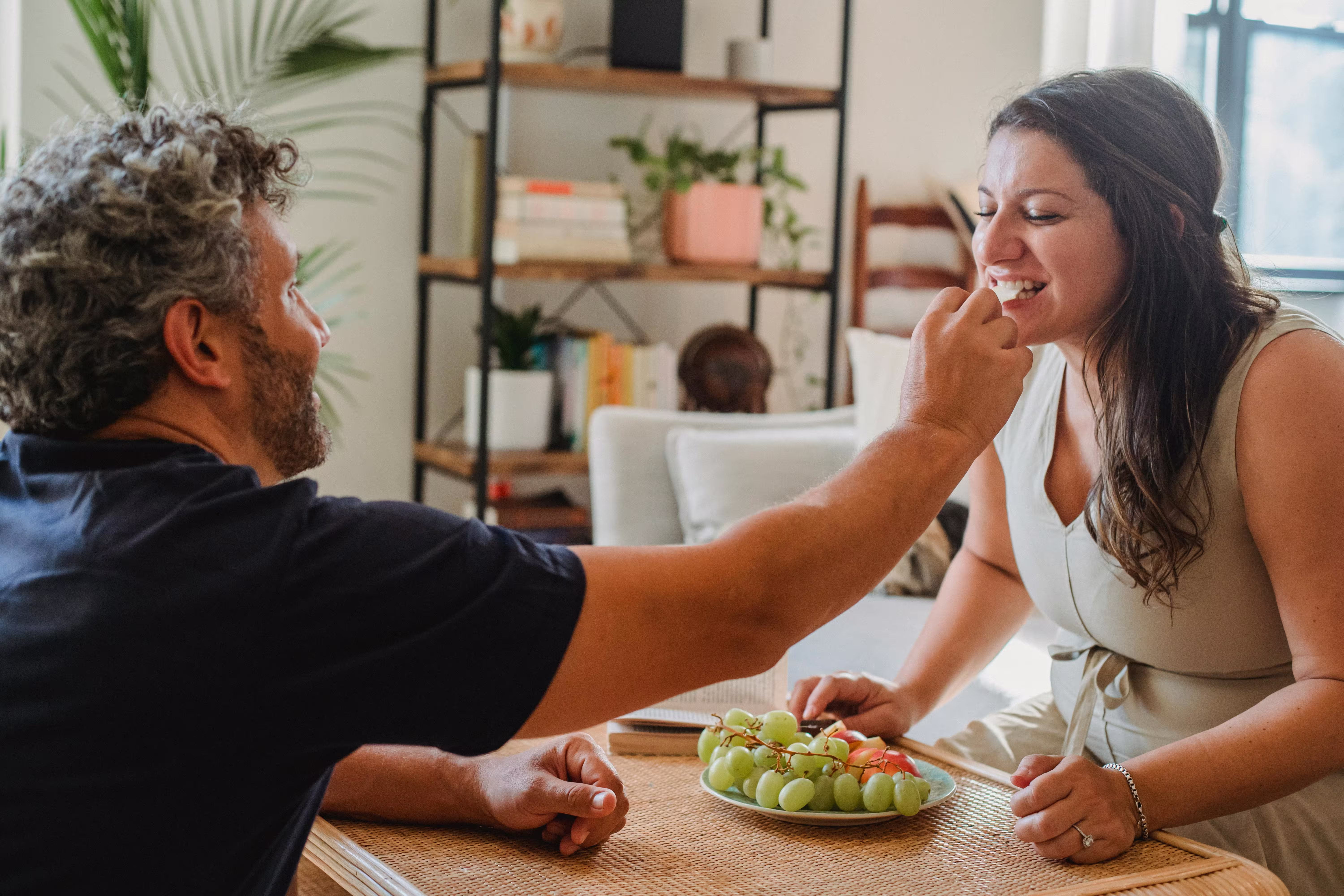 16 Healthy Communication Tips For Couples (Build Trust and Deeper Connection)